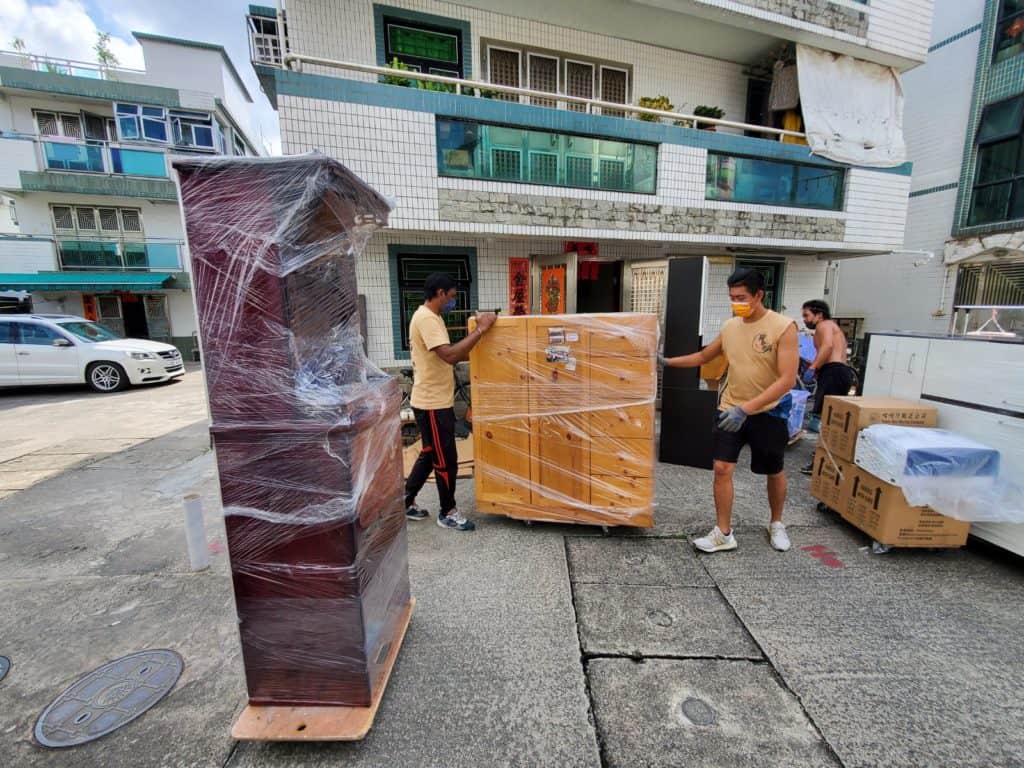 大型物件和玻璃製品送上樓